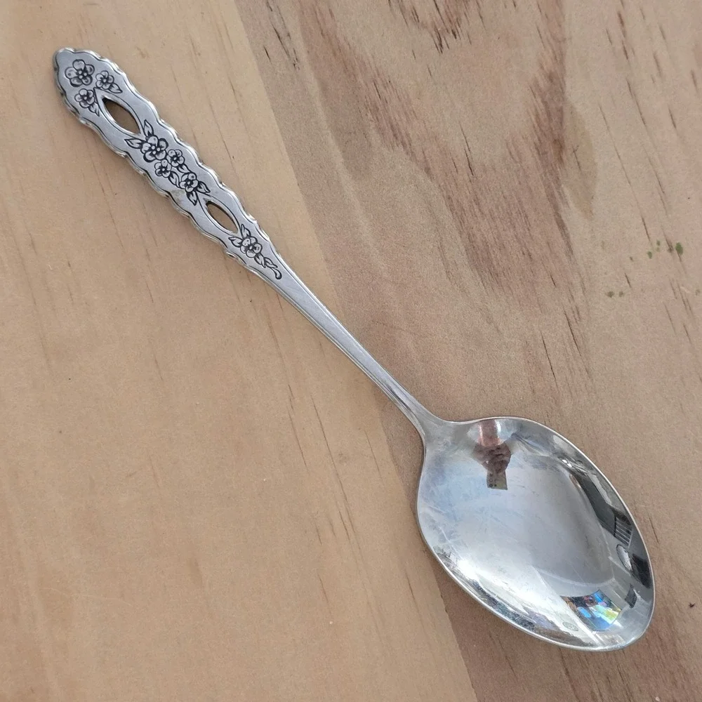 Proposal Oneida Deluxe Stainless‎ Spoon Floral Pattern Vintage 1980